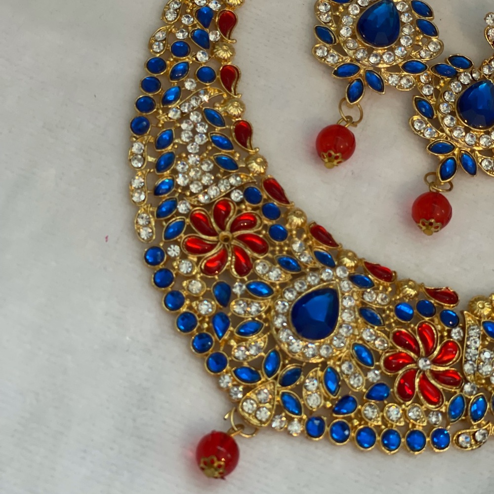 Choker necklace